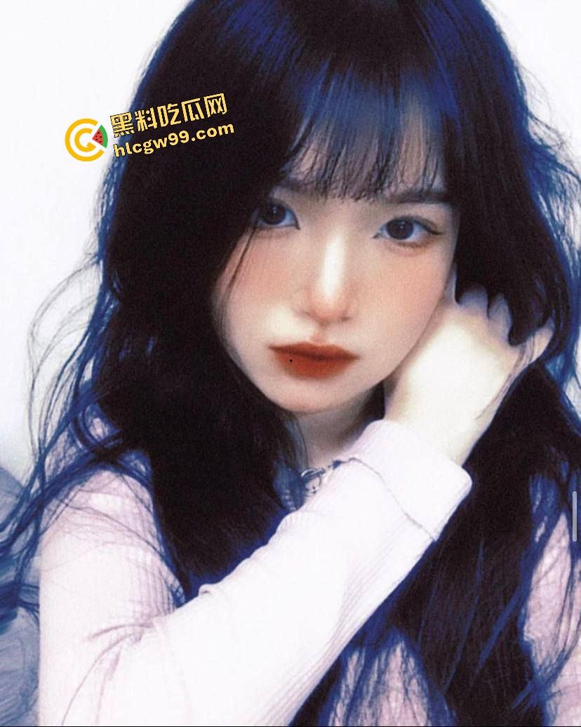 江西传媒职业清纯嫩妹反差婊【许雯婷】家中寂寞露奶发骚,破洞女仔裤暴插骚逼!独家曝光流出!-1