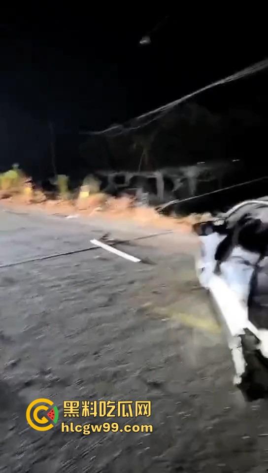 湛江雷州东里镇春节变丧场,士头路口惨烈车祸 ,家人还在吃席 ,这边已经送命了!-3