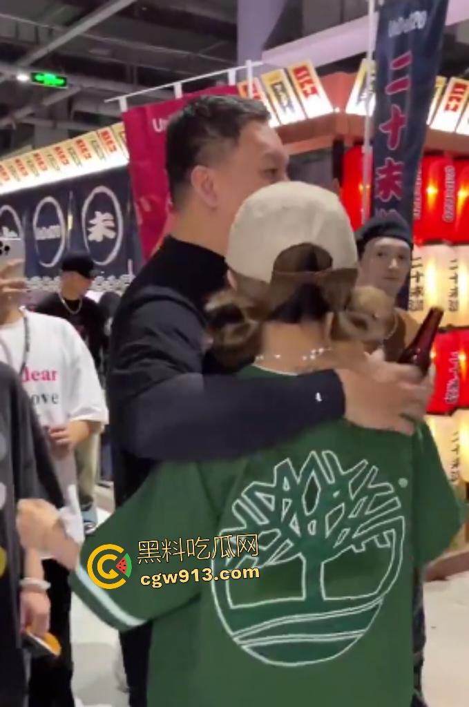 娱乐圈大瓜,车澈离婚原因曝光，街头和乃万亲热拥抱，疑似潜规则视频流出，rap圈玩的都这么猛？-1