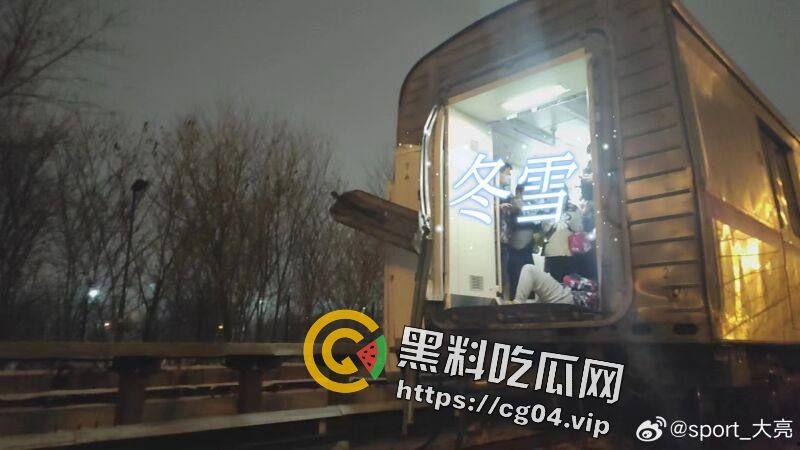 新瓜速递！北京昌平地铁车辆脱节事故 三十多人受伤 车厢内部 救援情况一览-7