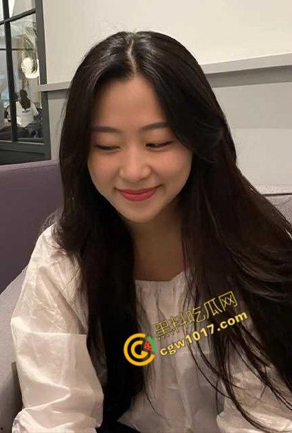 四川音乐学院校花【杨子怡】：清纯可人女神舍身哄富二代，酒店激战深喉求欢，精液尽数吞入，极尽淫荡-1