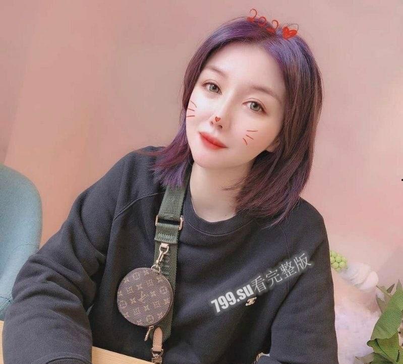 云盘泄露 高颜值反差婊 宋翊儿 第一视图 清纯女神淫荡的一面-2