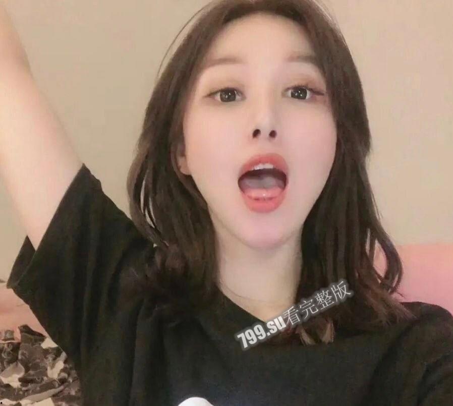 云盘泄露 高颜值反差婊 宋翊儿 第一视图 清纯女神淫荡的一面-6