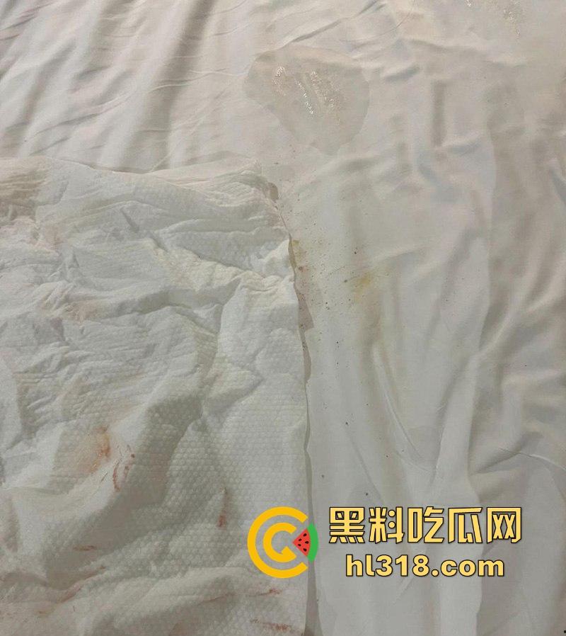 海角乱伦，真实破处女友的妹妹，从开始的害羞到后面的高潮痉挛 ，无套内射把她粉嫩的小穴塞满了！-3