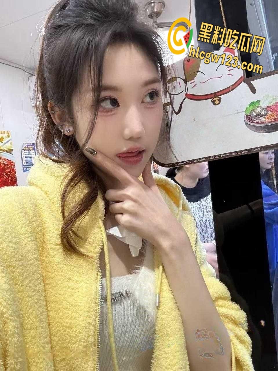 高颜留学生与大屌洋男友激情做爱,肥美多汁的白虎粉鲍,紧紧包裹大屌被操得淫叫连连!-2