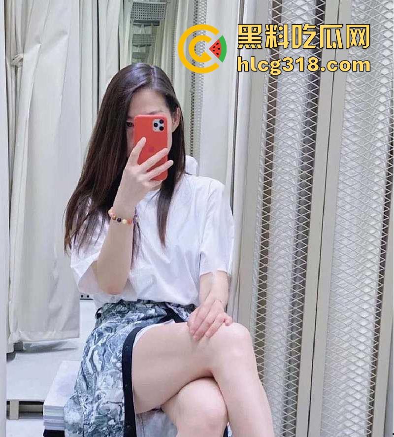 开小号撩单亲同学妈妈，把阿姨拿捏死死的，渔网透视情趣照框框私发 ，看来这骚货憋了很久！-6