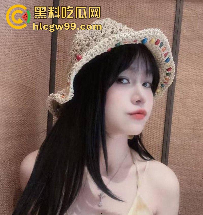女友网瘾太大怎么办？让她吃鸡巴放松一下，重庆工商学院清纯反差女友【徐馨雯】调教视频泄露曝光！-5