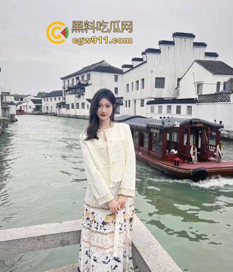 浙江师范大学金融系才女【卢紫琪】高颜值尤物化身魅惑尤物,穿情趣内衣酒店勾魂,猛操打桩甜美呻吟高潮连连!-6