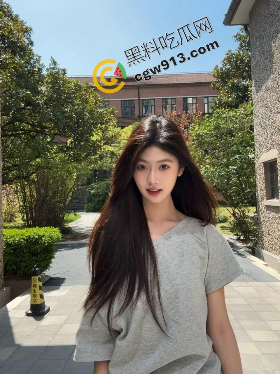 上海戏剧学院校花的私密收藏！为了 LABUBU 她不惜献身金主，淫靡视频外流震憾全校-1