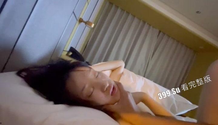 上海模特 活跃于华润万象和安福 并且有男朋友 被金主包养后闹掰 流出性爱视频-7