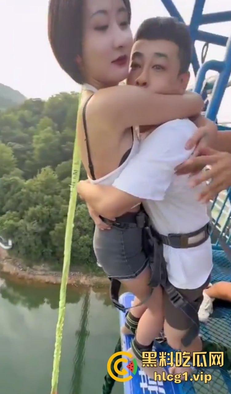 陪护媛来了!景区推出蹦极陪跳援 花式玩法层数不穷 报地址怕又被查了!-6