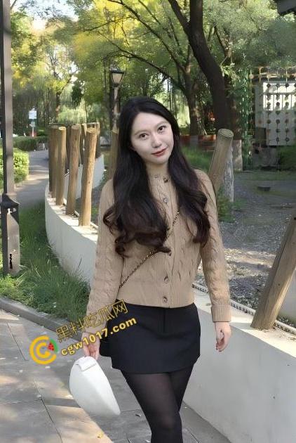 海角大神与嫂子KTV包厢激情偷欢：裸身激情接受深入调教，全裸开嗓激情交织，全程极度刺激！-2