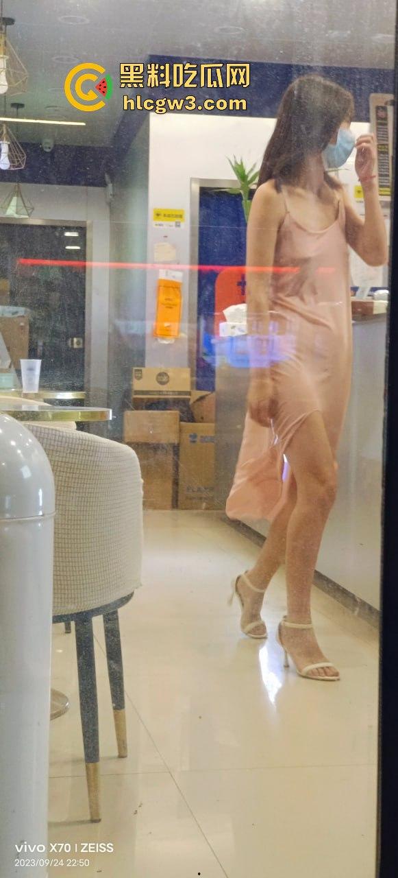 金华极品情侣【小鸟医人】大胆露出!户外放尿、透视装全裸人前露出,骚劲简直拉满!-3