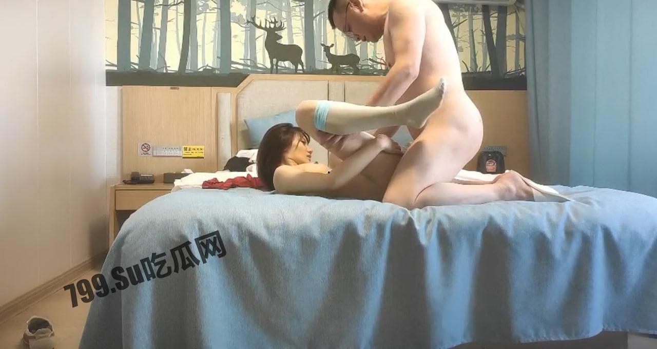 大神张总 酒店调教可爱短发小嫩妹 全程无套 妹子被操的服服帖帖-3