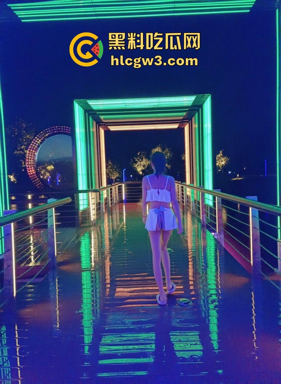 金华极品情侣【小鸟医人】大胆露出!户外放尿、透视装全裸人前露出,骚劲简直拉满!-7