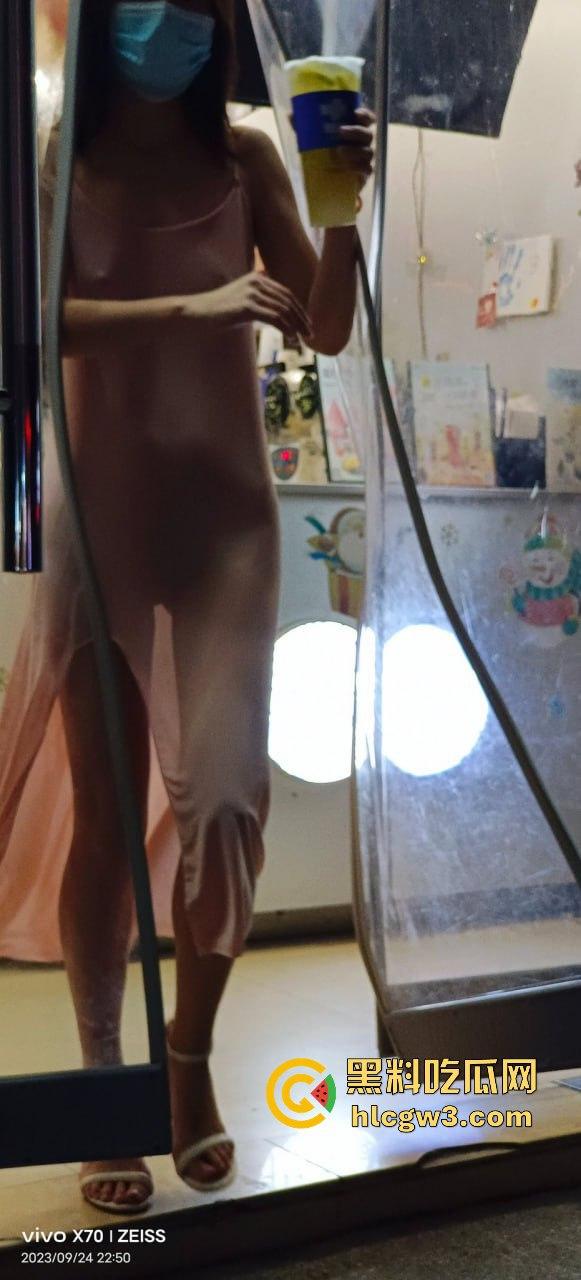 金华极品情侣【小鸟医人】大胆露出!户外放尿、透视装全裸人前露出,骚劲简直拉满!-14