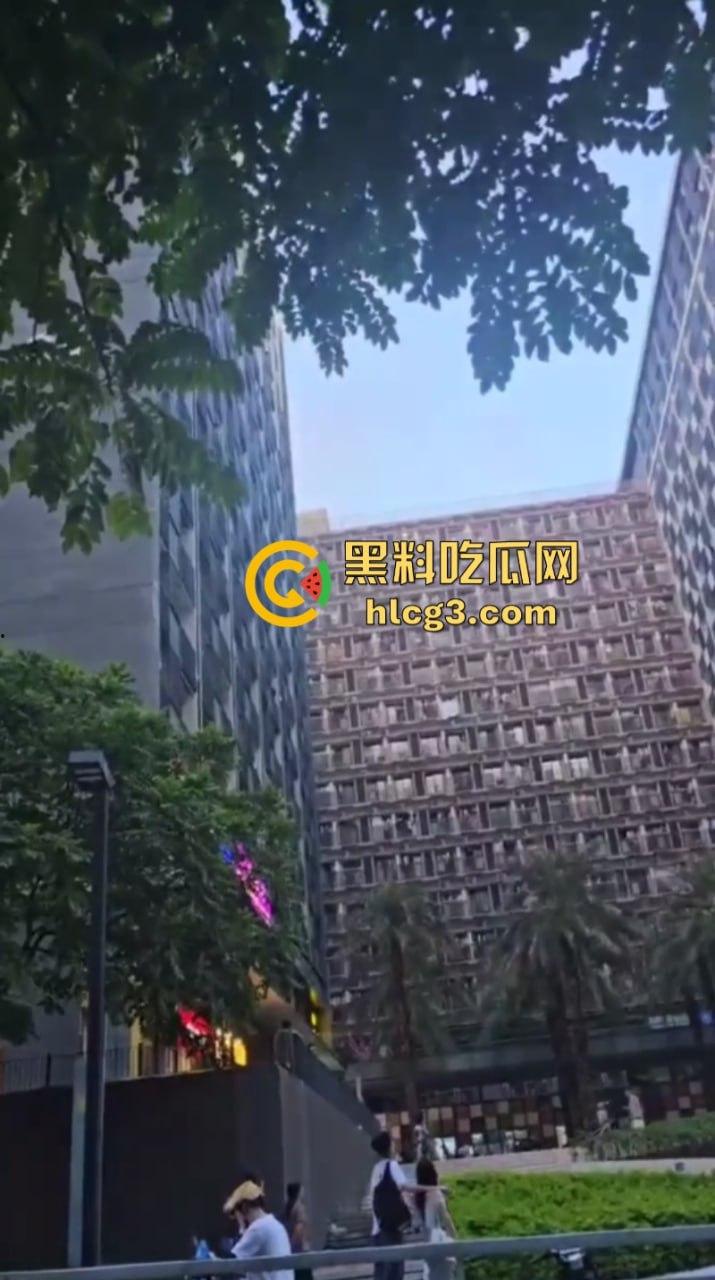 人间悲剧！广州25岁美团外卖小哥 因为顾客无理投诉崩溃跳楼轻生！-7