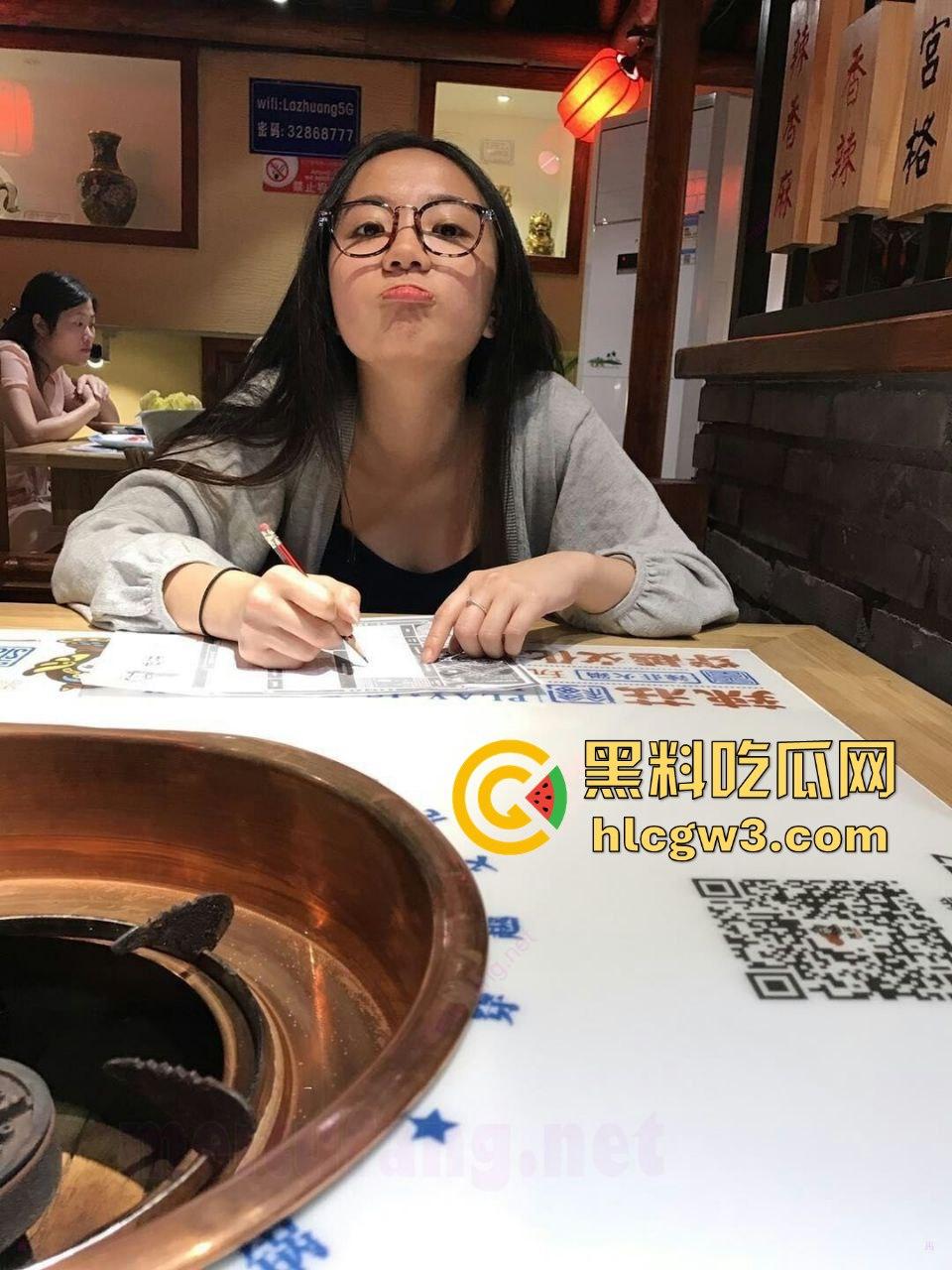 自贡幼儿园绿帽盛宴开幕  骚货小三趁原配出门躺她床上嗷嗷叫 床单湿成游泳池 原配怒爆视频全网疯传！-7