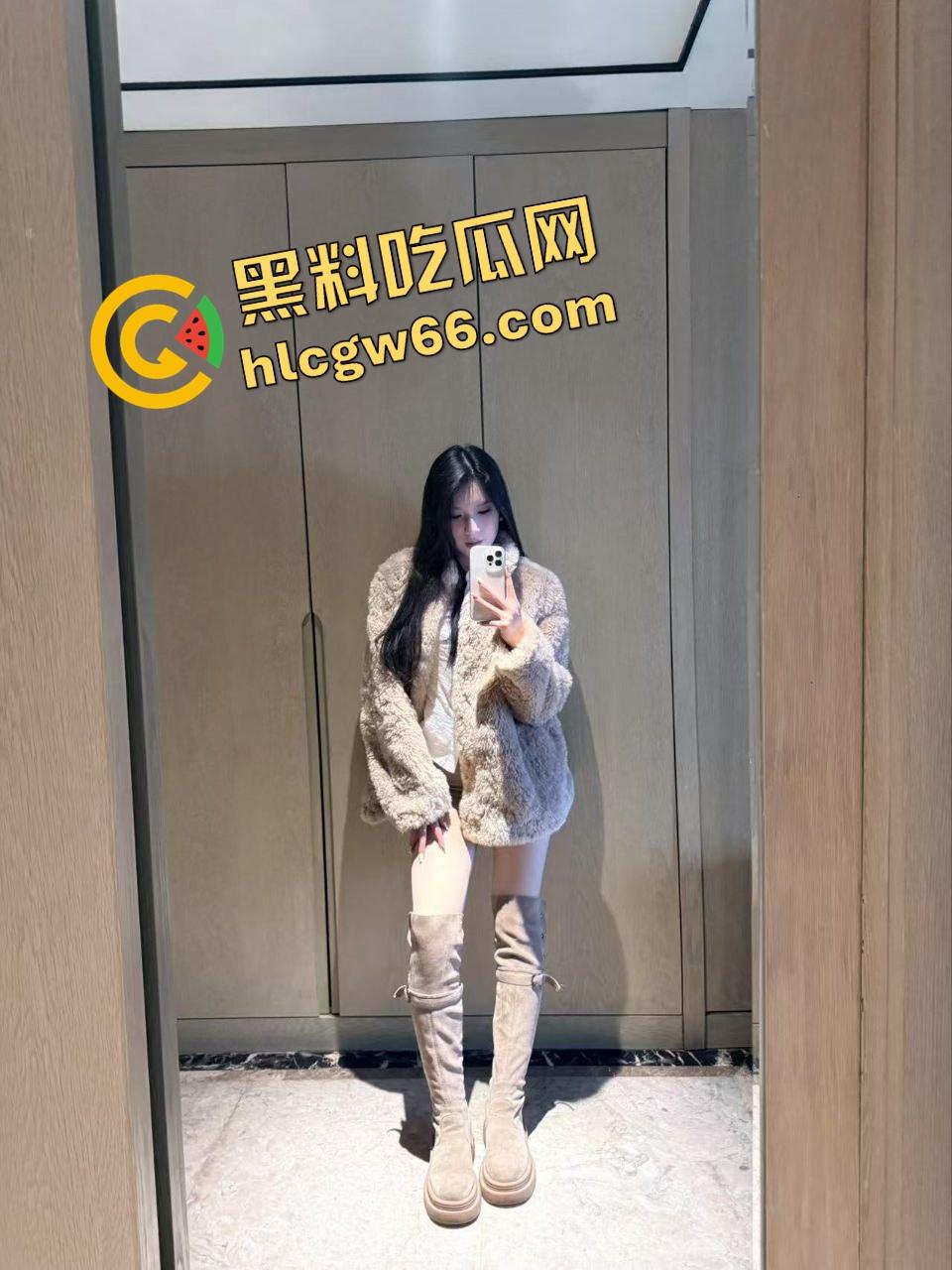 后入神器不是姿势,是肛塞!肛塞就是女友的钻石耳钉,后入角度一看骚得优雅,真他妈赏心悦目!-6