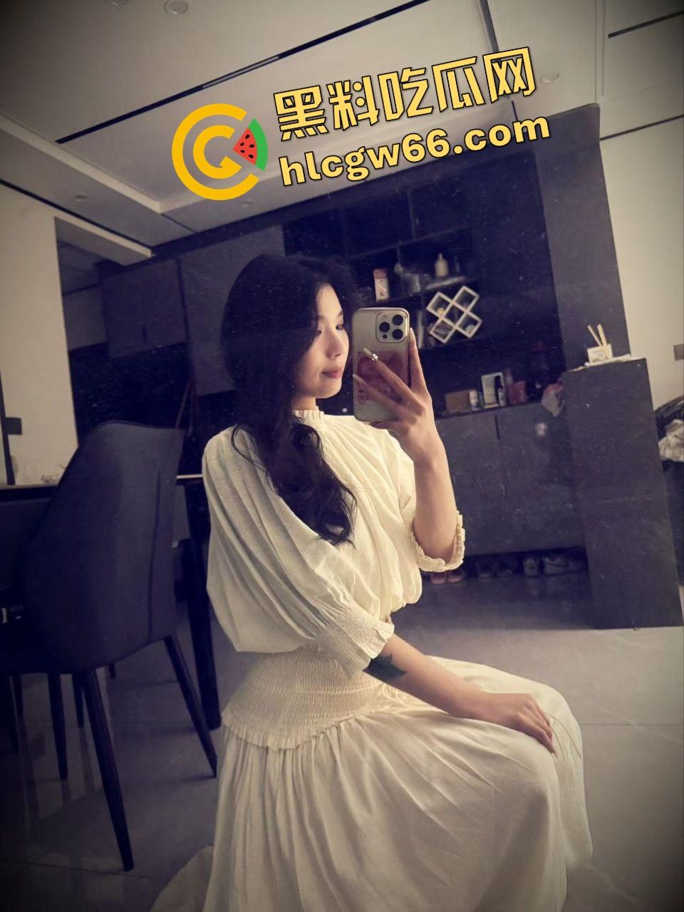 后入神器不是姿势,是肛塞!肛塞就是女友的钻石耳钉,后入角度一看骚得优雅,真他妈赏心悦目!-9