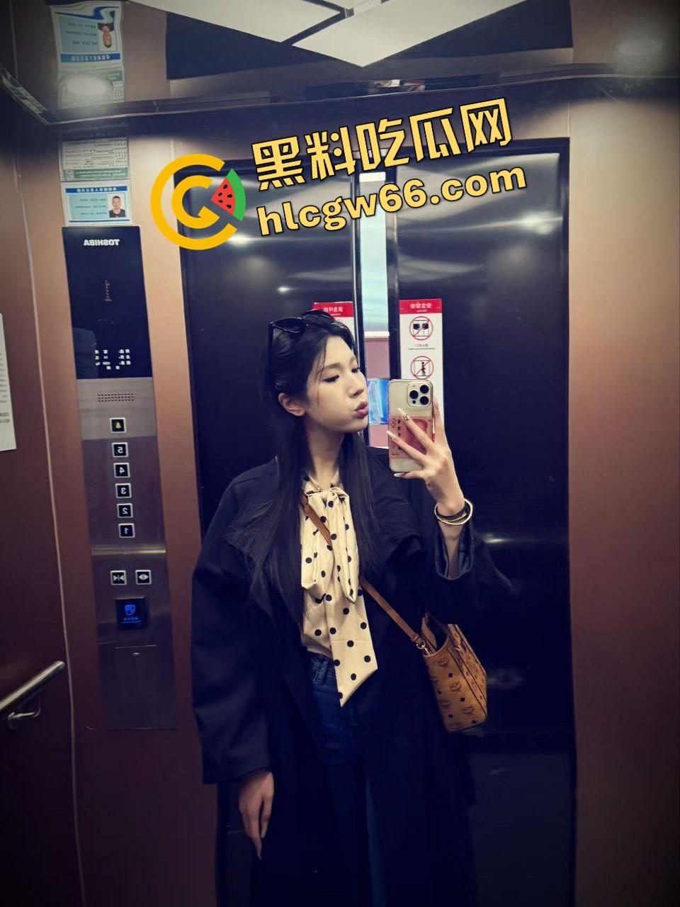 后入神器不是姿势,是肛塞!肛塞就是女友的钻石耳钉,后入角度一看骚得优雅,真他妈赏心悦目!-10