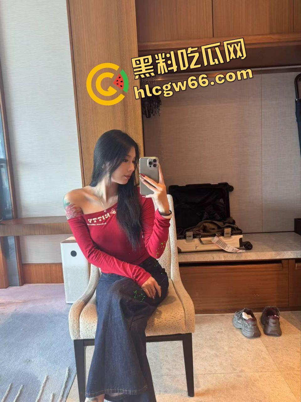 后入神器不是姿势,是肛塞!肛塞就是女友的钻石耳钉,后入角度一看骚得优雅,真他妈赏心悦目!-11