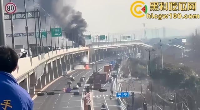 【我的世界】岩浆倒挂现实版,浙江慈溪高架货车起火,燃烧物坠落桥下, 烧出 ”火瀑布“-6