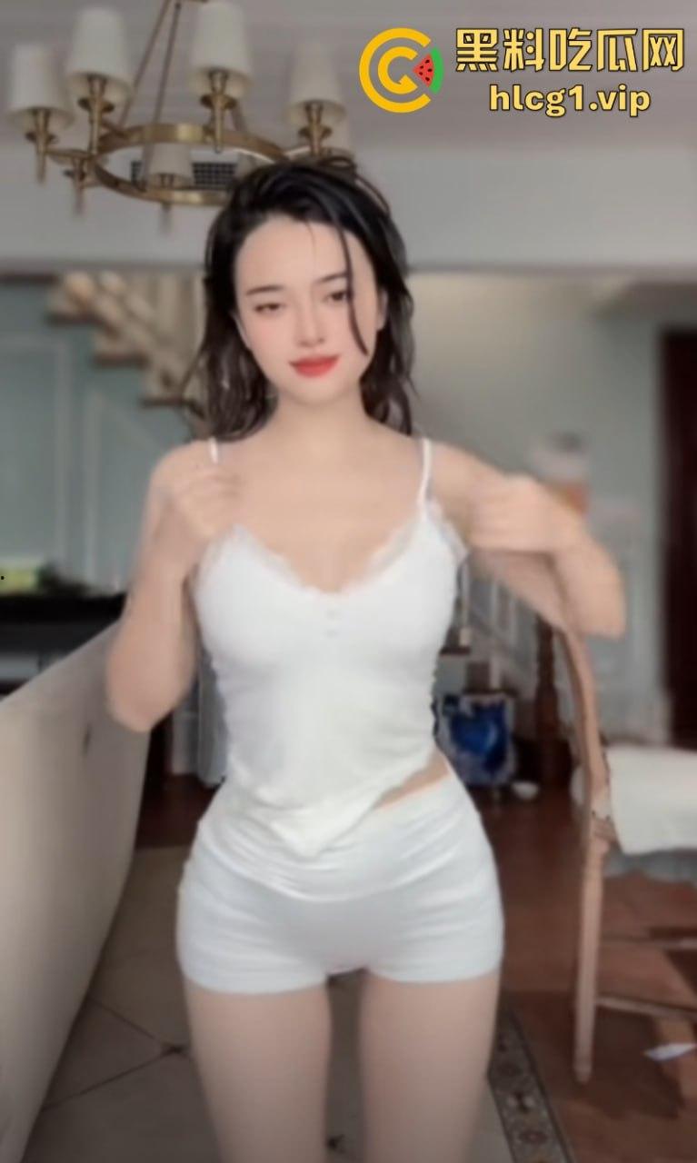 生活不易 建筑高工卖艺!抖音50万粉丝 【美洲豹66】单亲妈妈 巨乳黑丝骚姿挑逗!-9