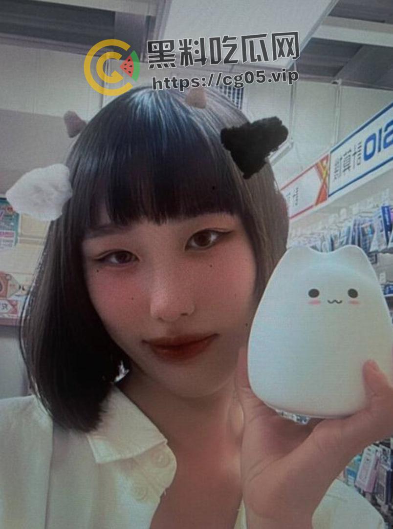 高雄三信家商职校女生被黄毛pua 当着朋友面拍性爱视频-1