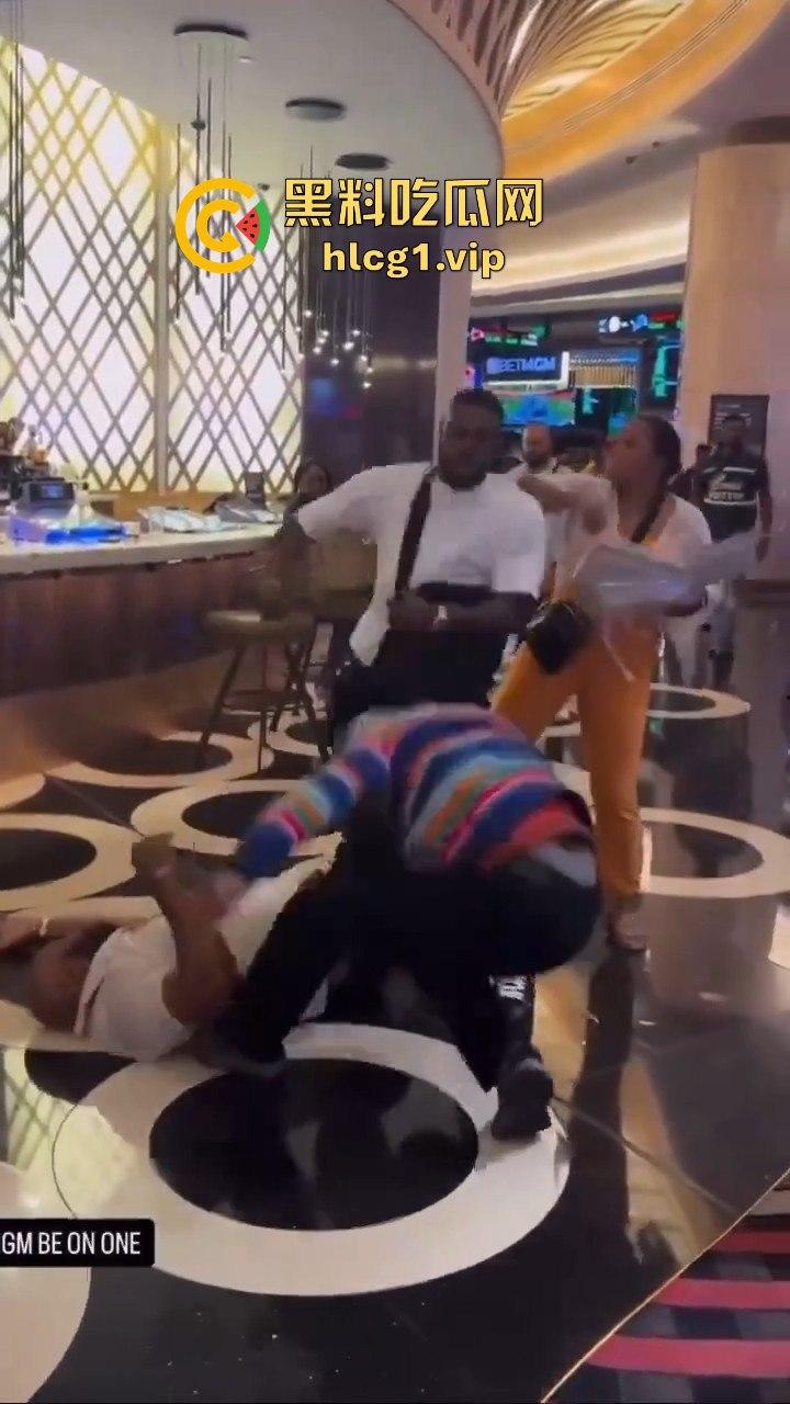 拉斯维加斯瓦坎达「马东锡」化身一拳超人，1打2轻松KO对手，黑人侠暴击看呆吃瓜群众！-4