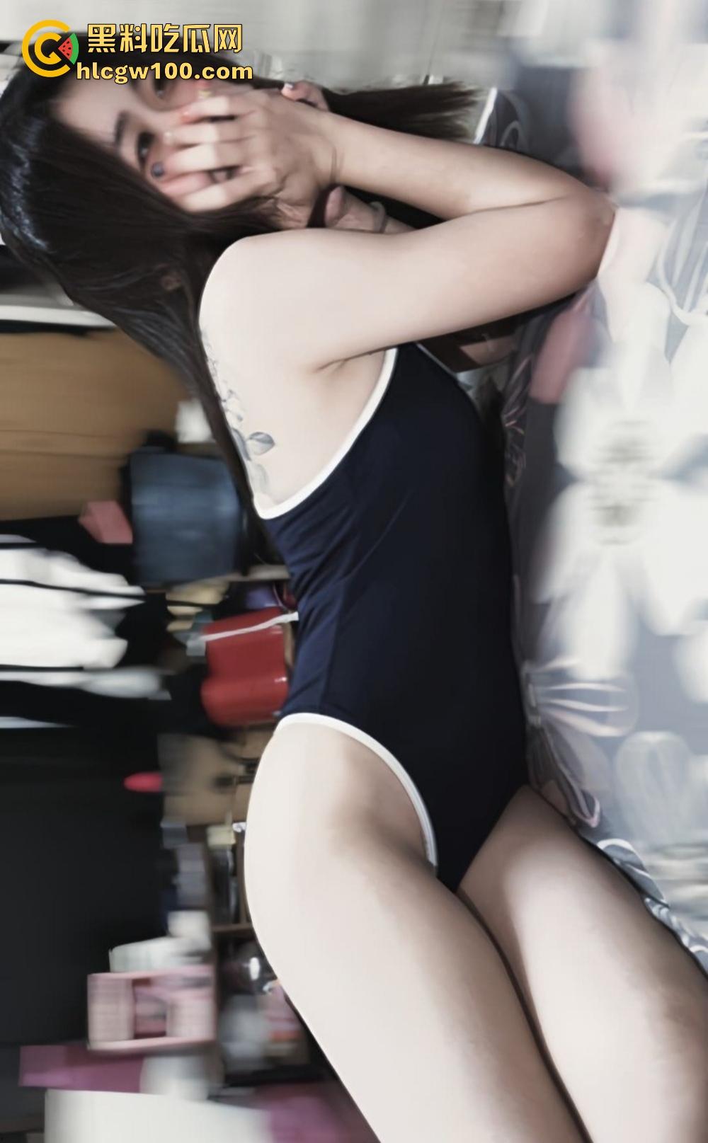 约炮大神亲曝极品操作21岁纹身大学妹【卢欣柔】铭文学生妹口技惊人，镜前口交被猛抽到高潮，这身材简直无敌！-2