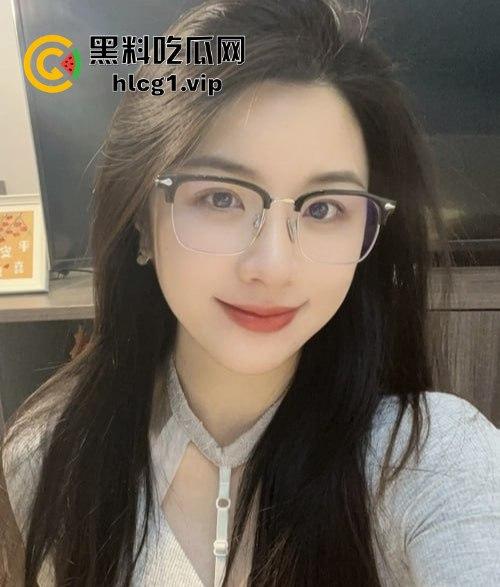 绿帽圈新晋推特大神出手!眼镜骚妻红丝勾魂,大佬后入爆插,娇喘声声透屏撩人!-2