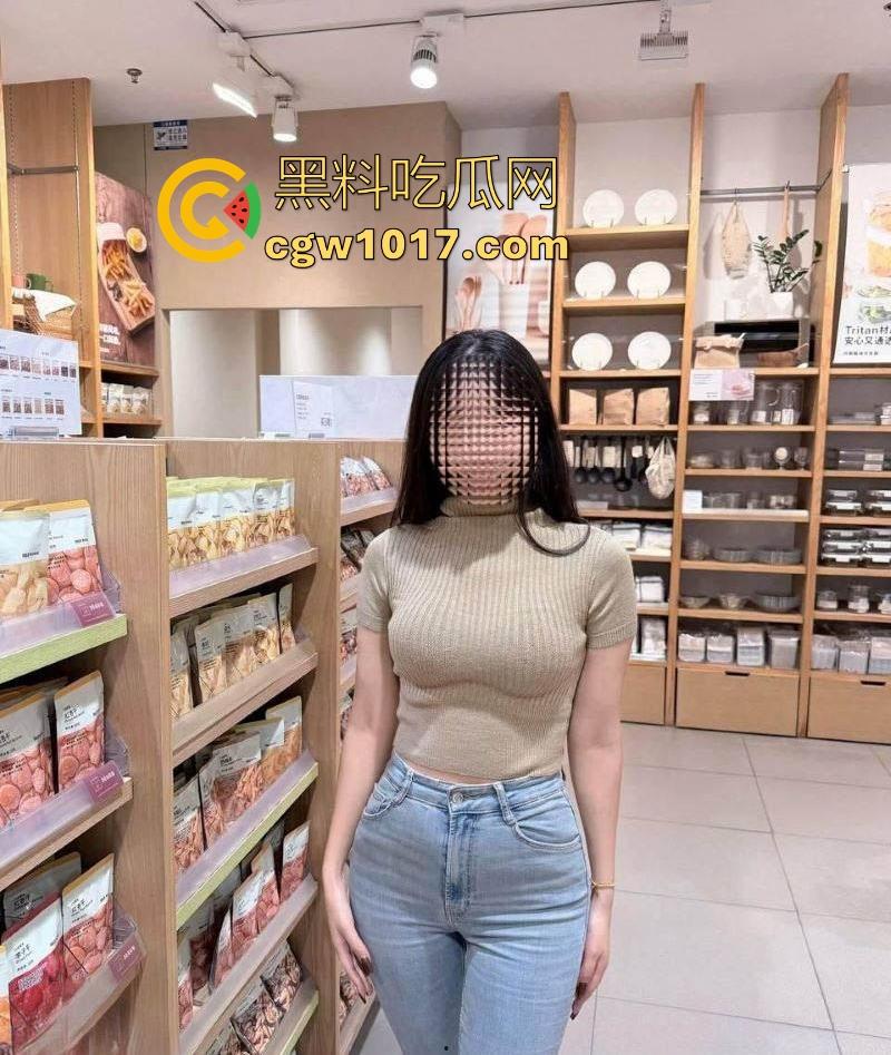 海角乱伦!夜闯堂姐闺房,强脱健身瑜伽裤,肛塞插入堂姐屁眼,让堂姐跪舔鸡巴,无套猛操,操的直叫爸爸!-3