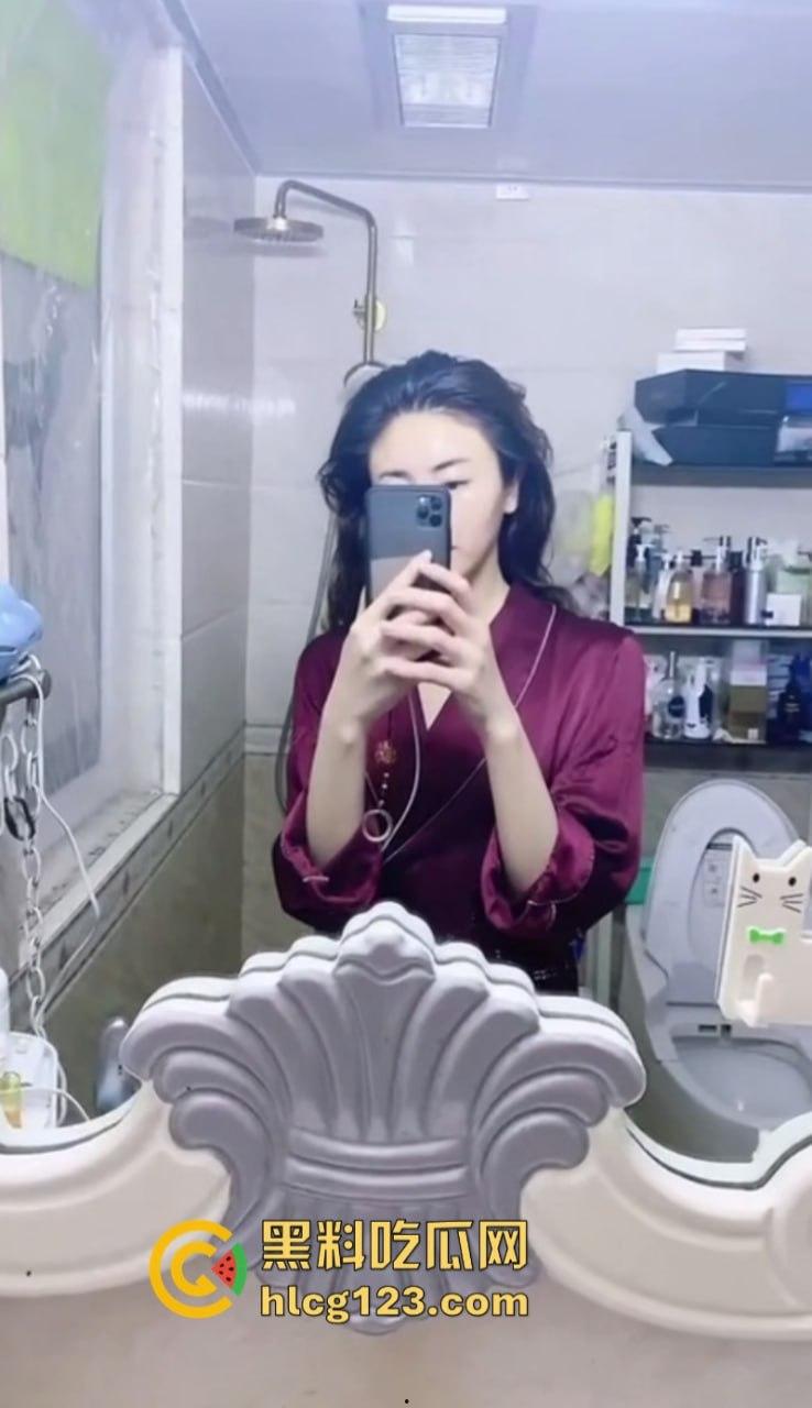 独家报料 录音门又填“新菜”!三只羊【勇哥】为勾搭卢文庆 自拍露点视频遭曝光-9