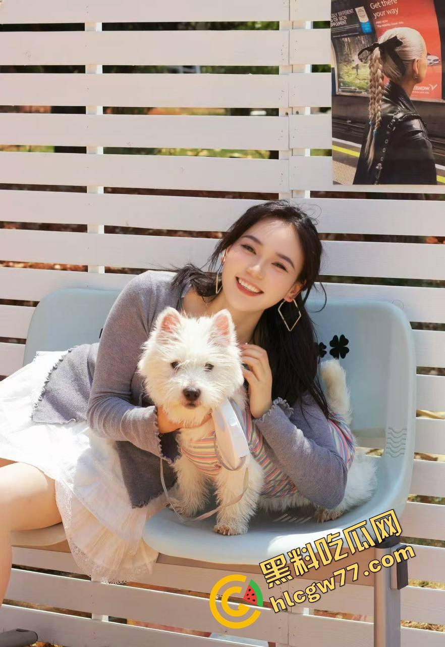 监控破解流出，一位职场母亲打发女儿出门后 拿出了一个专业炮机看着视频猛插骚穴！-2