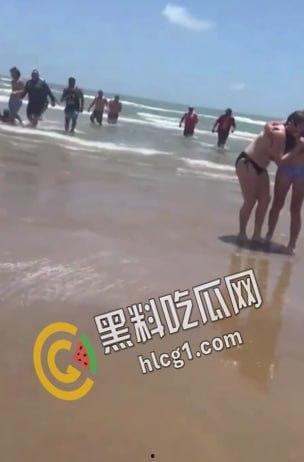 美国德克萨斯州南帕德里岛海滩，多人被鲨鱼咬伤。两男两女遭到鲨鱼袭击。政府已派出直升机将其驱赶。-5