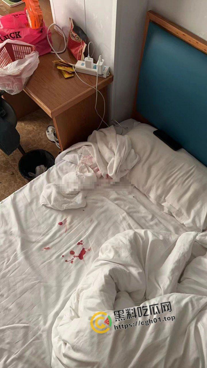 一炮六千的处女 日到一半疼的受不了跑掉了 还推荐自己的闺蜜给狼友 这怕不是被骗了-6