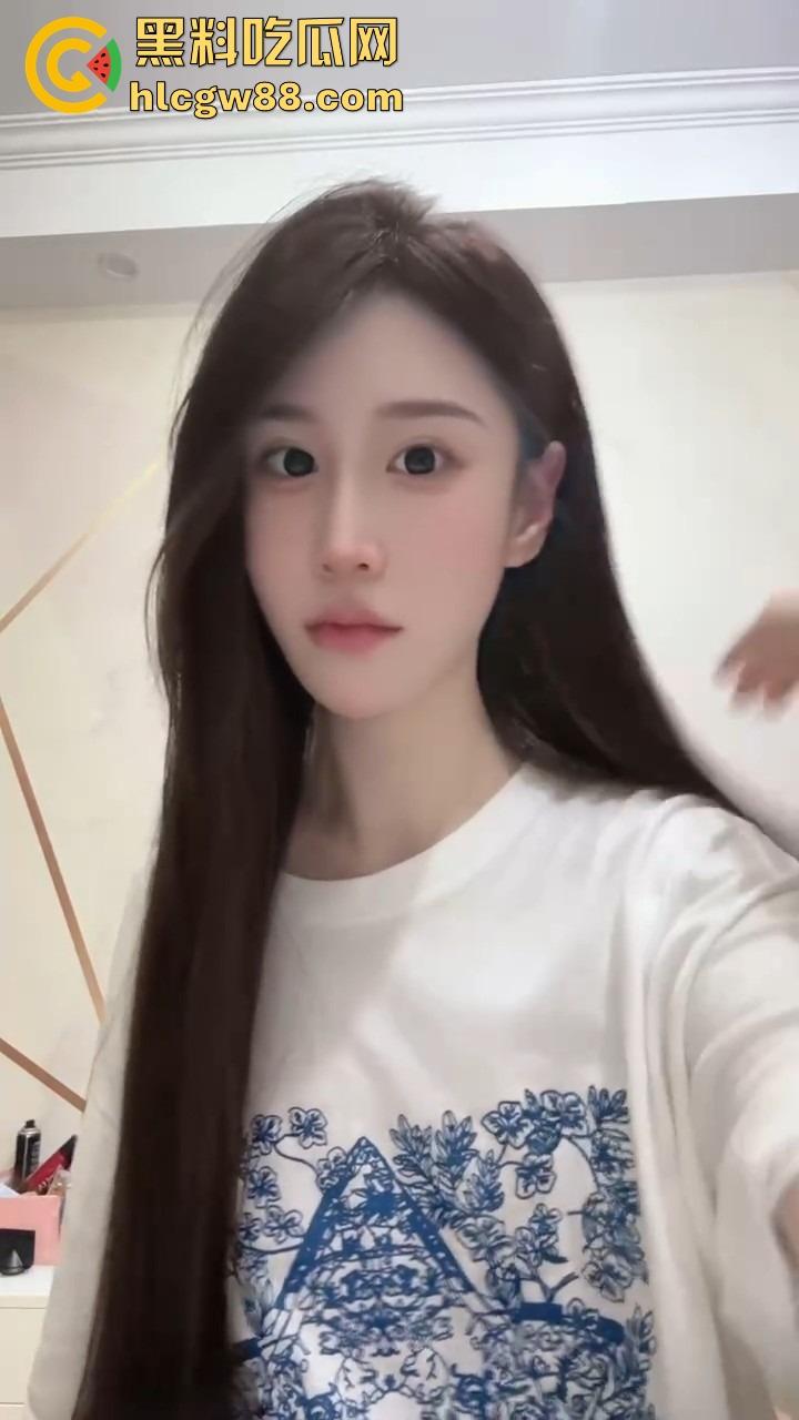 混迹马来迪拜柬埔寨外围女【邝葵魁】欠债不还拉黑恩人！两万多欠款理直气壮骂人，曝光婊子做爱的样子！-12