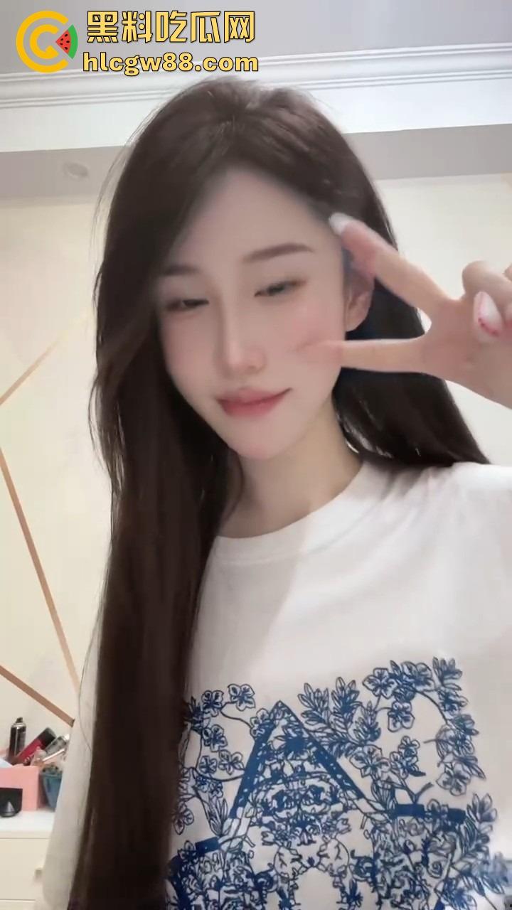 混迹马来迪拜柬埔寨外围女【邝葵魁】欠债不还拉黑恩人！两万多欠款理直气壮骂人，曝光婊子做爱的样子！-13