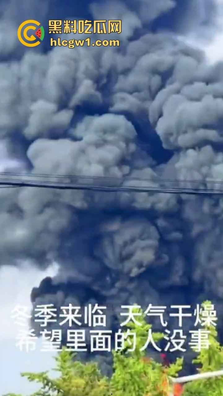 江苏常州易化工厂油罐爆炸 现场员工大面积烧伤 场面骇人 现场视频曝光皮都烧掉了-1
