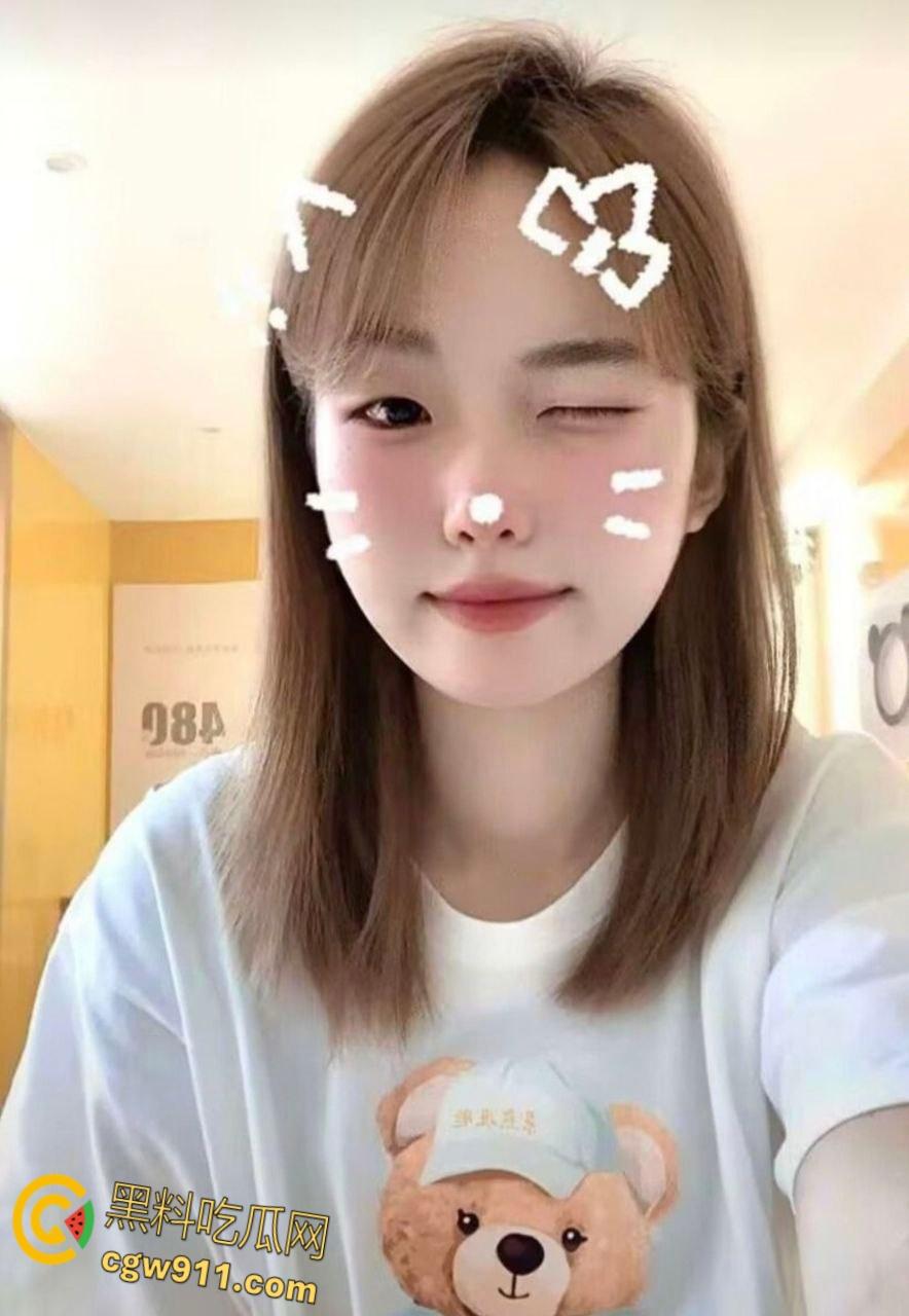 湘潭大学【刘宁】,与男友开房视频流出,清纯外表角色扮演样样都来,情趣黑丝诱惑爆棚,浴室镜前多姿势爆操!-2