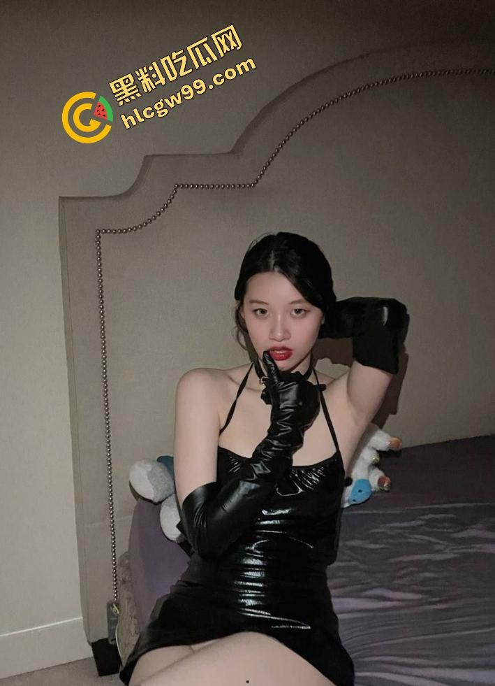 江苏南通反差骚母狗【苏畅】天生肉便器精盆欲求不满，深喉口爆情趣内衣各种后入爆操！-4