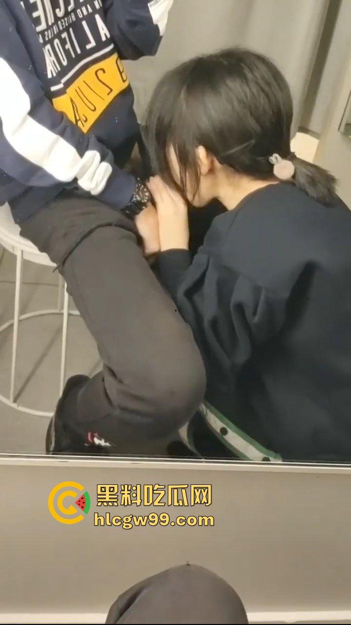 瓦房店高级中学反差小母狗【晨佳】青春年华爱上美味大鸡巴，淫荡吸蛋舔屌口爆内射！独家曝光！-6