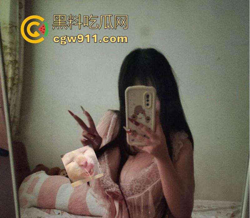 瓜友投稿!广东师范学院巨乳坦克女网调视频流出,逆天大奶为金主爸爸尽情展示,揉捏喷奶浪叫连连,反差拉满!-7