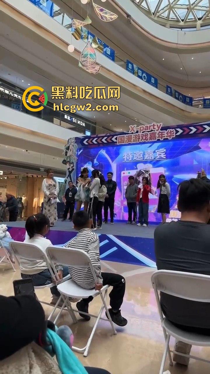 杭州某商场为了流量不择手段！烧鸡表演毒害下一代，家长怒斥要严惩！-7