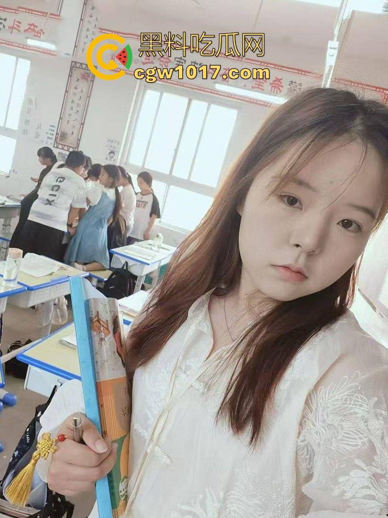 河南第一小学5年纪3班数学老师【肖莹】跟男友性爱视频泄露，丰满如肉弹，骚逼湿透饥渴，全程露脸骑乘做爱！-1