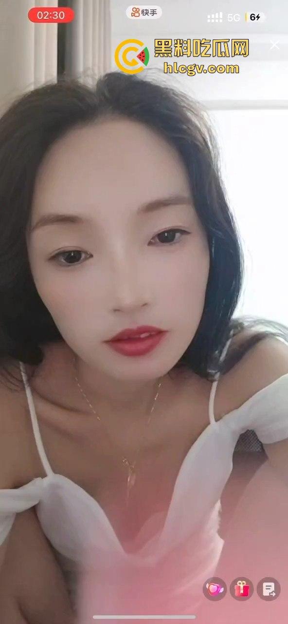 抖音快手走光合集，为流量真空直播成标配？学生妹刚成年就漏奶求粉，社会风气真是越来越离谱！-8