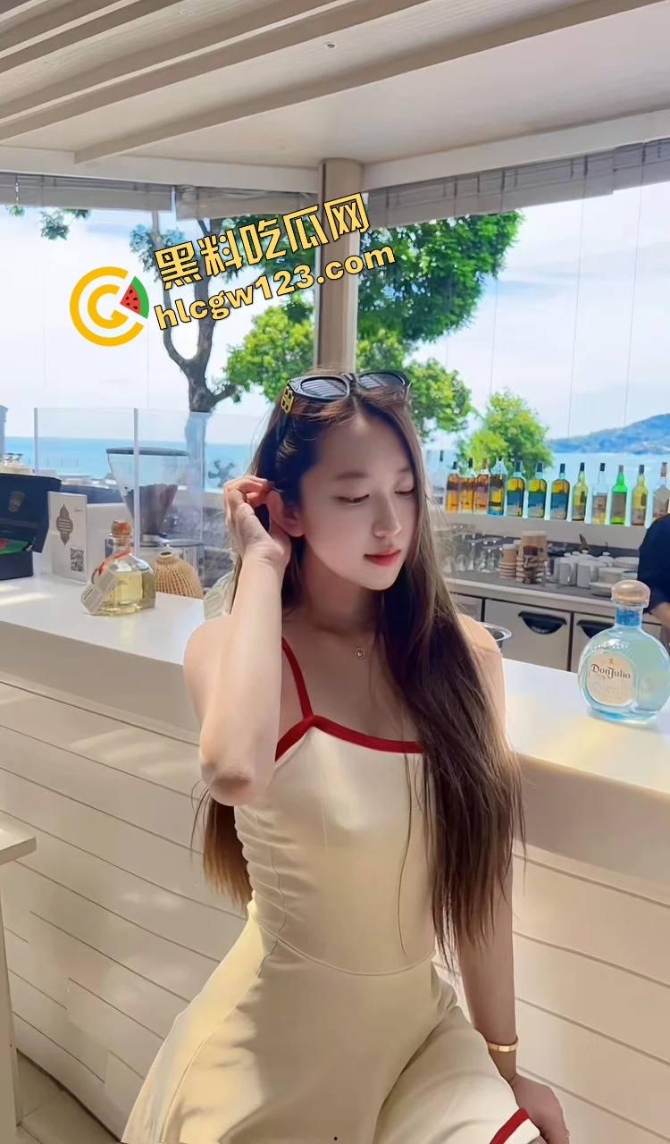 岳母端午串门趁闺女上班勾引女婿大屌狂插，骚逼夹得鸡巴冒火星无套爆射子宫，嫩奶巨乳舔到爽断魂！-3