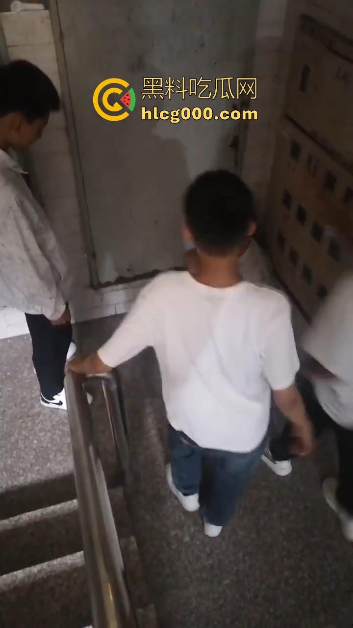 黑龙江绥化市三中，一未成年学生因没有带说好的烟，被多名同学多次霸凌，就敢欺负老实人是吧！-5