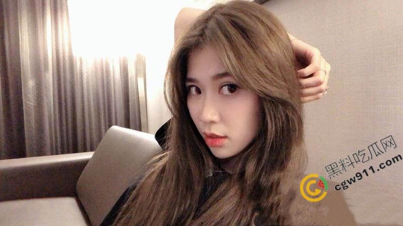 江苏南京大学极品班花【张雅慧】包养视频泄露！金主SM调教带狗链舔脚，被大鸡巴甩脸羞辱 下贱不堪-1